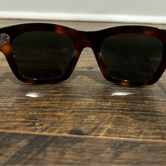 Polarized Sunglasses CL 41732 in tortoise. Lenses with a solid tint of green. - Picture 2 of 8